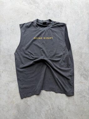 Men’s XXL Skiing Is Easy Après Beach Club Cut Off T Shirt